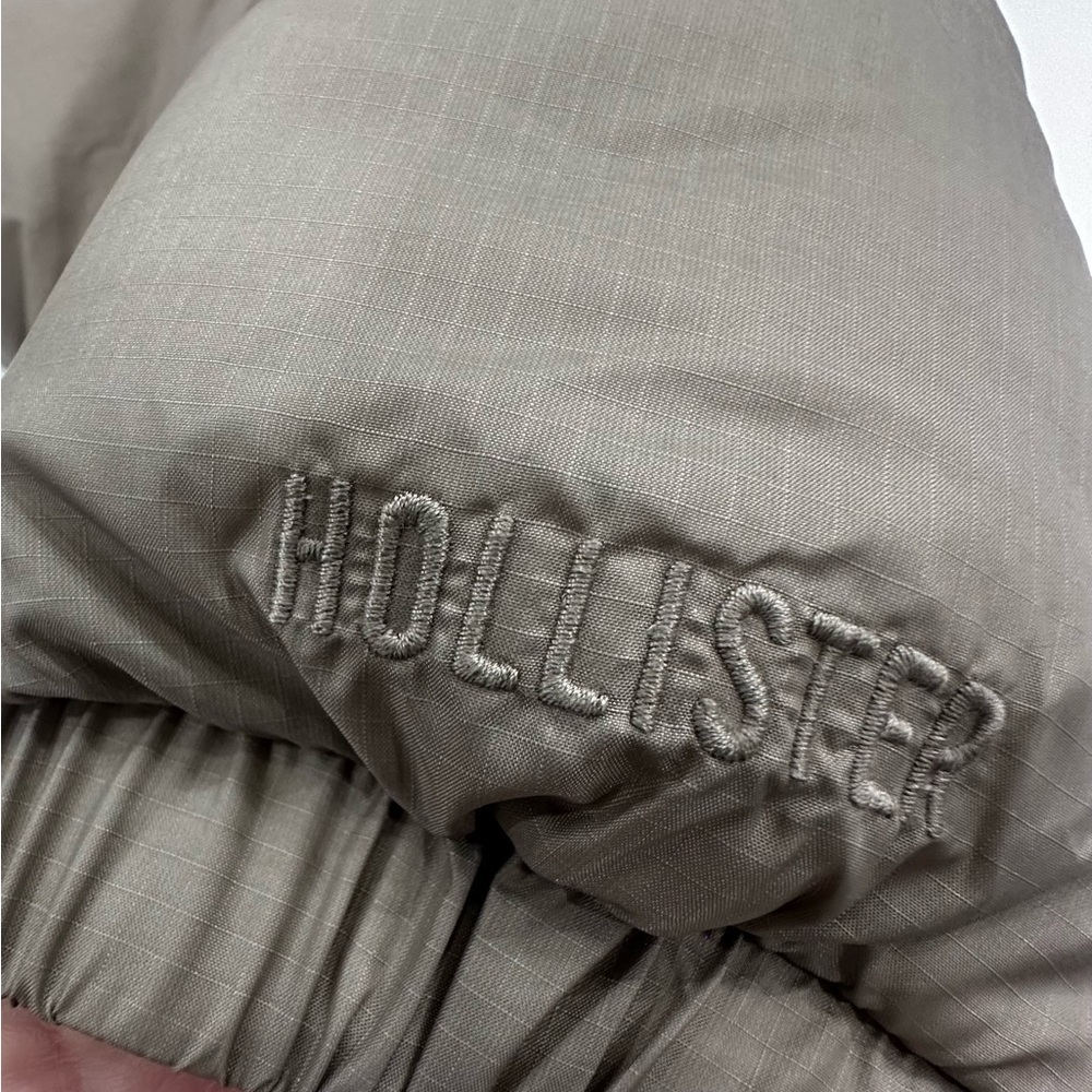 Hollister Men’s Taupe Mock Neck Puffer Jacket - Size Medium - Picture 11 of 11